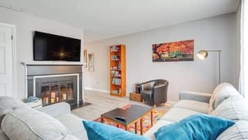 Apartment (2 Bedrooms) | Front of property