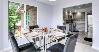 Bright Guest House: 15 Mi to Dtwn Baltimore!