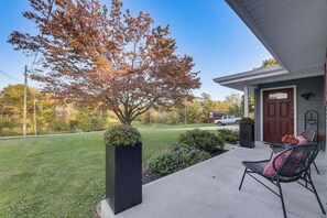 House (3 Bedrooms) | Interior - 1/2 Mi to Creation Museum: Home w/ Large Yard! (Petersburg)