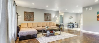 距創世博物館半英里：附大庭院的家