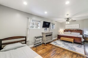 House (3 Bedrooms) | Interior - 1/2 Mi to Creation Museum: Home w/ Large Yard! (Petersburg)