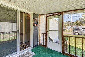 House (2 Bedrooms) | Interior - Paden City Home Near Ohio River! (Paden City)