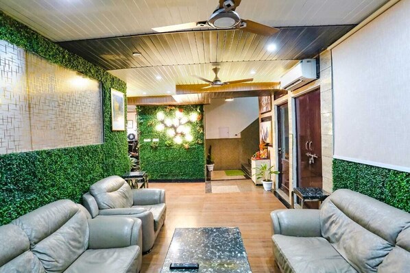 Reception - Hotel Infinity Near Delhi Airport (New Delhi)