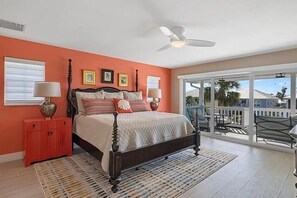 3 bedrooms, iron/ironing board, Internet, bed sheets - ☀️Canal Front with Private Pool🐾Pet Friendly🌴Island Escape (Fort Myers Beach)