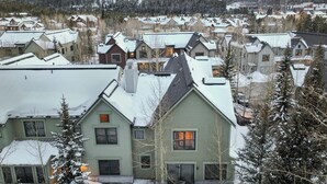 A residential area with snow-covered houses and mountains in the background. - Aspen Trail Junction: Main St, Walk to Peak 9, Shared Pool & Hot Tub, Shuttle (Breckenridge)