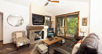 Aspen Trail Junction: Main St, Walk to Peak 9, Shared Pool & Hot Tub, Shuttle