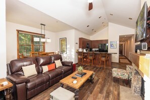 TV, fireplace - Aspen Trail Junction: Main St, Walk to Peak 9, Shared Pool & Hot Tub, Shuttle (Breckenridge)