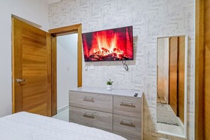 3 bedrooms, desk, iron/ironing board, WiFi