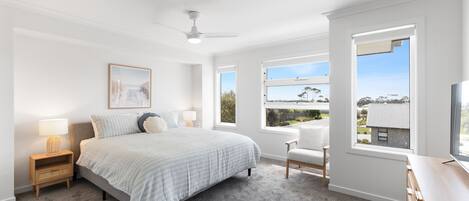 6 bedrooms, iron/ironing board, travel cot, Internet