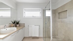Shower, hair dryer - SaltCove with spa in Cowes (Cowes)