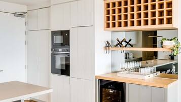 Apartment | 2 bedrooms, desk, Internet