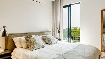 Apartment | 2 bedrooms, desk, Internet