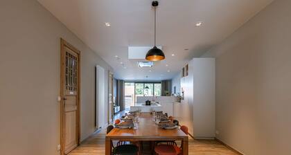 House Tilo Charming Holiday Home in Ypres for 8 Guests History Nature and Relaxation