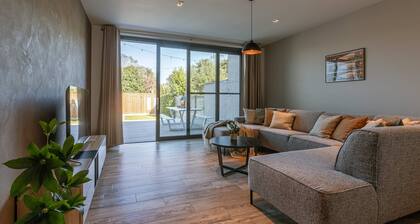 House Tilo Charming Holiday Home in Ypres for 8 Guests History Nature and Relaxation