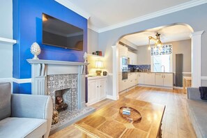 テレビ、書斎 / ワークスペース