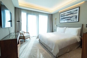 Exclusive-Penthouse, Kanalblick | Zimmersafe, individuell eingerichtet, Schreibtisch