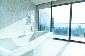 Exclusive Penthouse, Canal View | Bathroom