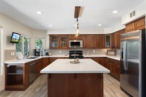 Fridge, microwave, stovetop, dishwasher - Zion Mirage | Kierland | Pool/Firepit/Dog Friendly (Scottsdale)