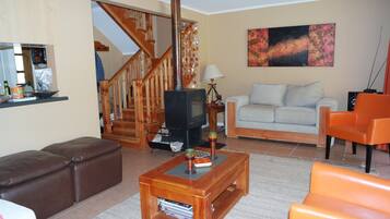 电视、壁炉、立体声音响