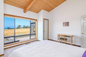 3 bedrooms, desk, iron/ironing board, WiFi