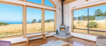 Spacious 3 BD for 6 + Ocean View