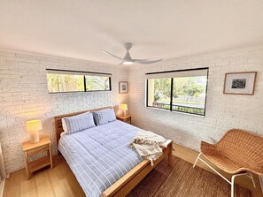 5 bedrooms, WiFi, bed sheets - Welcome to Sea Breeze (Evans Head)