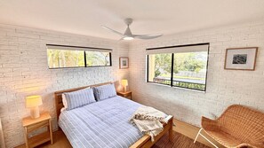 5 bedrooms, WiFi, bed sheets