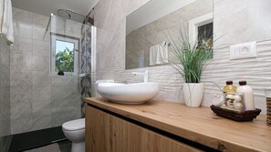 Bruser, hårtørrer, håndklæder