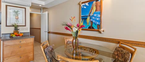 Condo, 2 Bedrooms | Dining