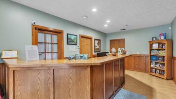 Suite, 1 Bedroom | Lobby