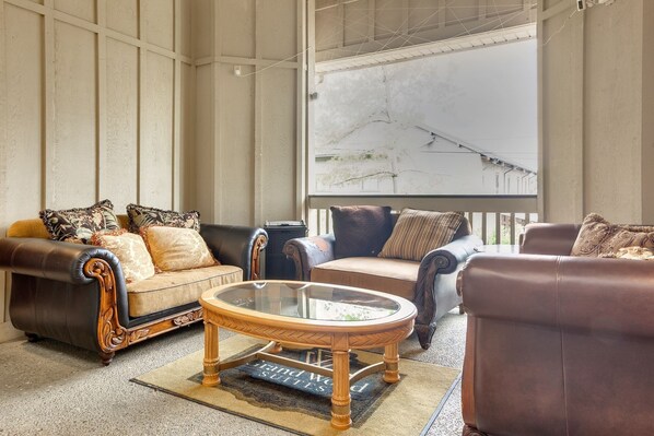 Suite, 1 soverom | Oppholdsområde | Smart-TV og strømmetjenester