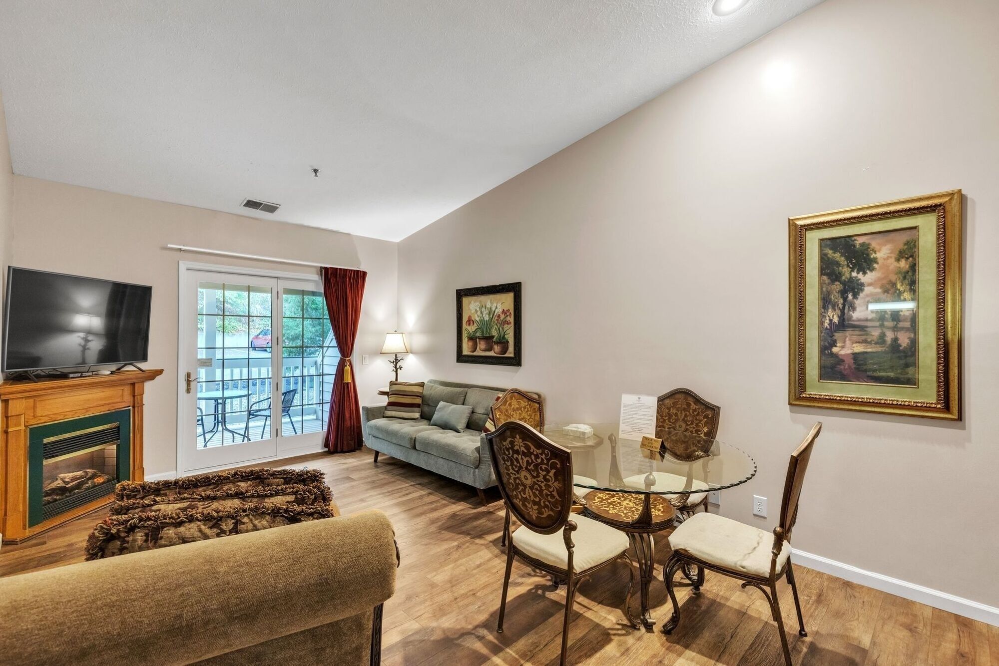 スイート 1 ベッドルーム | リビング エリア | スマートテレビ、ストリーミングサービス