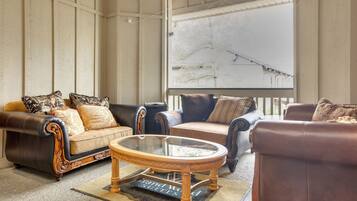 Suite, 1 Bedroom | Living area | Smart TV, streaming services