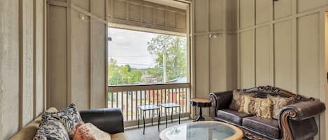 Suite, 1 Bedroom | Living area | Smart TV, streaming services