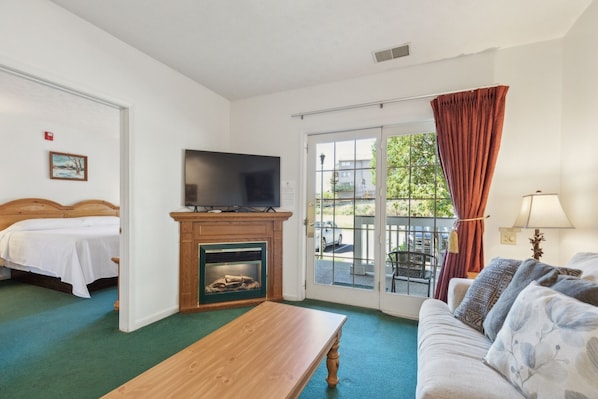 Suite, 1 Bedroom | Living area | Smart TV, streaming services