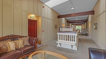 Suite, 1 Bedroom | Lobby