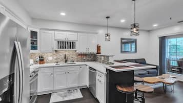 Suite, 1 Bedroom | Private kitchen | Fridge, coffee/tea maker, toaster