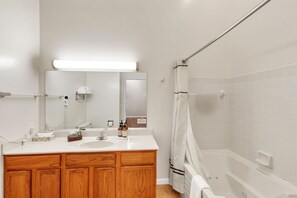 Bathroom - 3rd Floor Front Side Penthouse Suite - 303 by Grand Wood Suites (Nashville)
