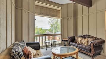 Suite, 1 Bedroom | Living area | Smart TV, streaming services