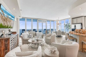 Condo, 3 chambres | Aire de séjour