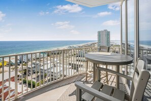 Condo, 3 chambres | Restauration en plein air