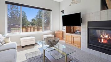 House, 2 Bedrooms | Living area | Smart TV