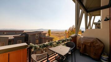 Condo, 2 Bedrooms | Outdoor dining