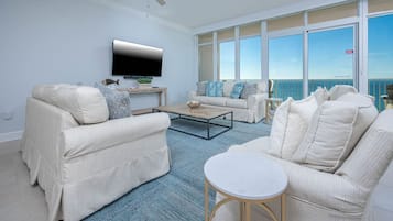 Condo, 2 Bedrooms | Living area