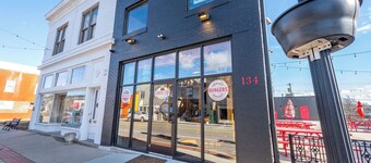 Arkstone Retreat 1 – Chic Downtown Escape!