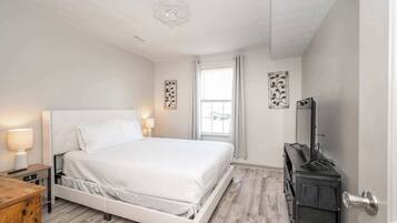 2 bedrooms, desk, iron/ironing board, WiFi