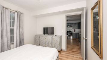 8 bedrooms, WiFi, bed sheets