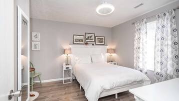 8 bedrooms, desk, iron/ironing board, WiFi