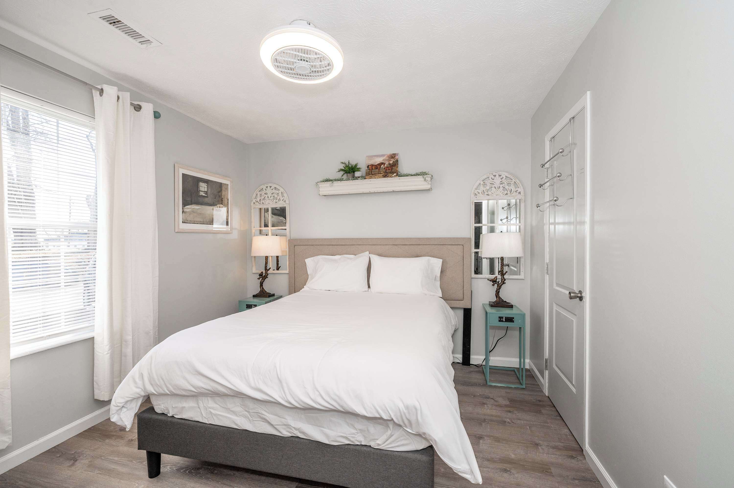 8 bedrooms, desk, iron/ironing board, WiFi