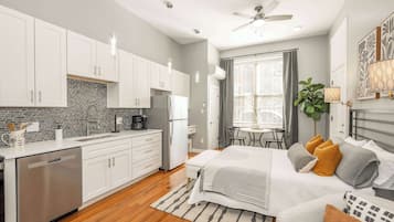 4 bedrooms, WiFi, bed sheets